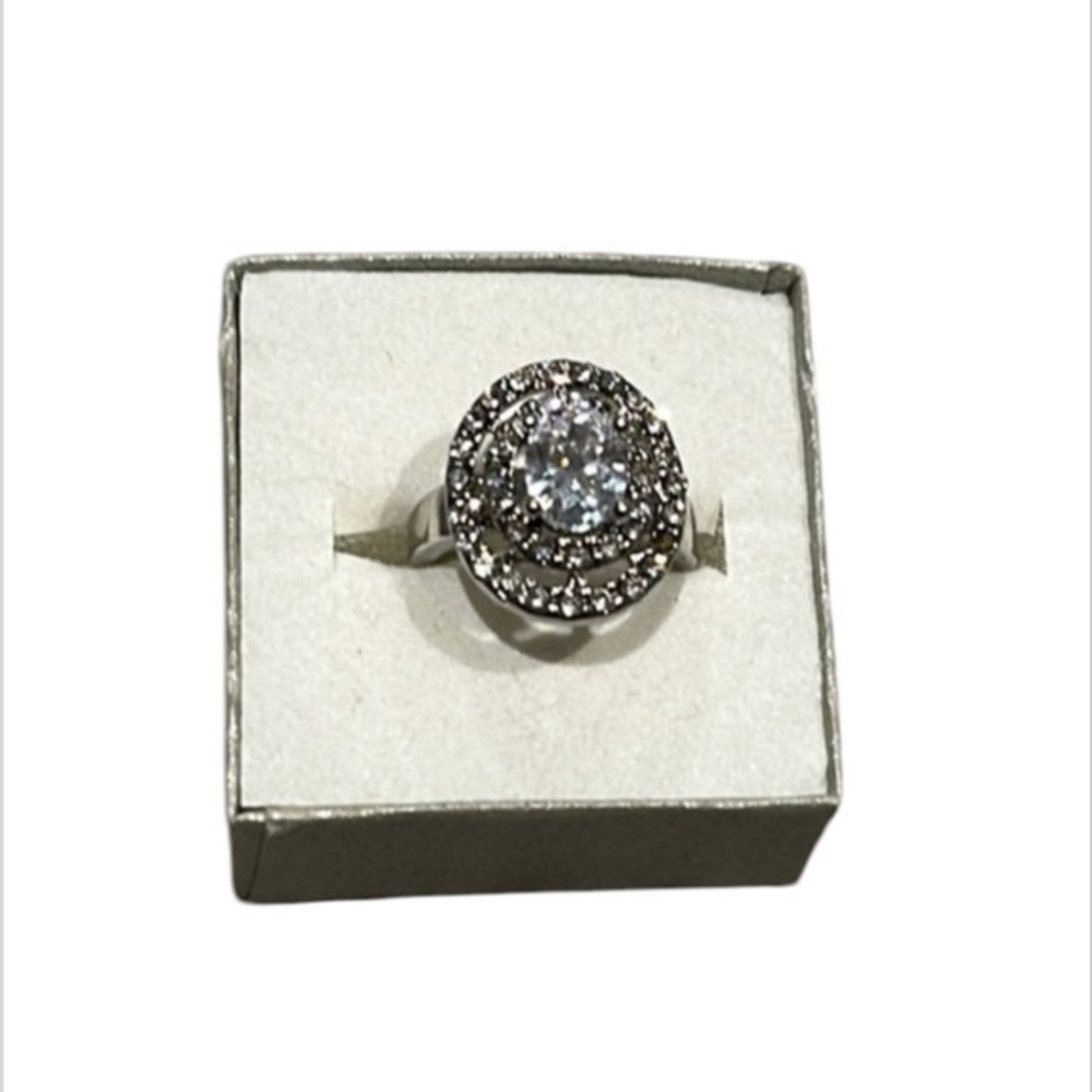 Costume jewelry cocktail ring size 6